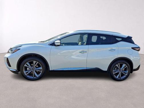 White 2023 Nissan Murano Platinum