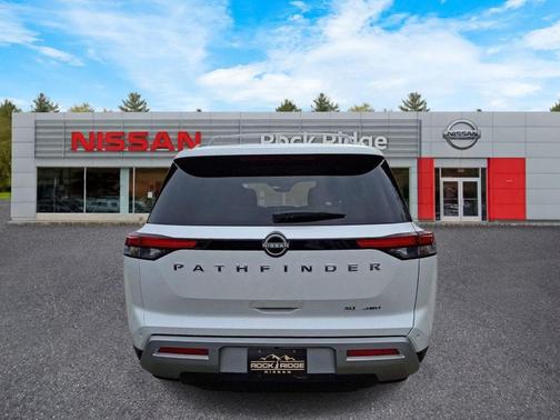 White Pearl 2025 Nissan Pathfinder SL