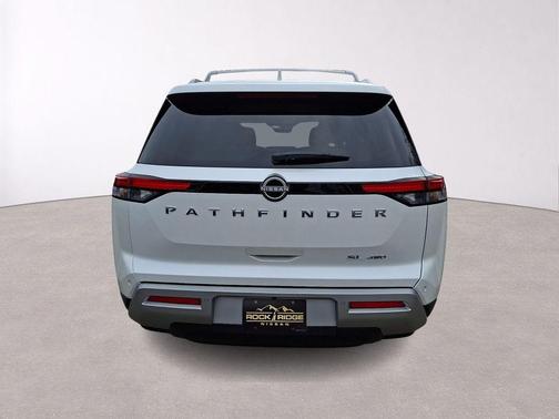 White Pearl 2025 Nissan Pathfinder SL