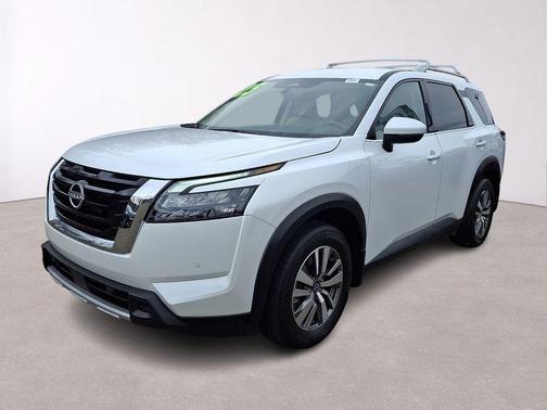 White Pearl 2025 Nissan Pathfinder SL