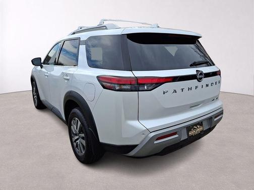 White Pearl 2025 Nissan Pathfinder SL