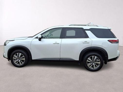 White Pearl 2025 Nissan Pathfinder SL