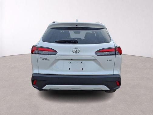 Pearl 2023 Toyota Corolla Cross XLE