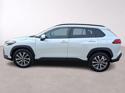 Pearl 2023 Toyota Corolla Cross XLE