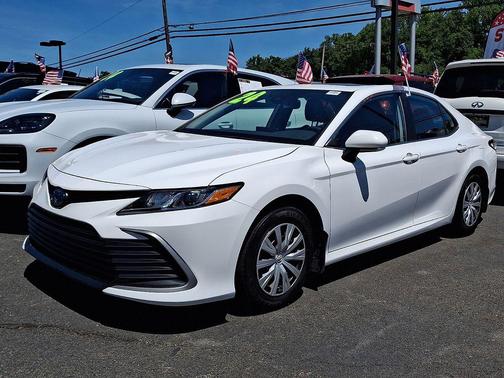 Ice 2024 Toyota Camry Hybrid LE