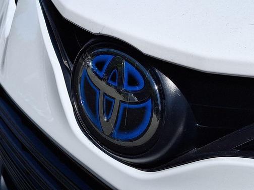 Ice 2024 Toyota Camry Hybrid LE