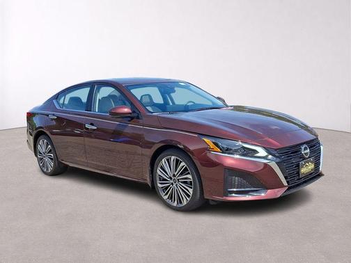 Garnet Pearl 2023 Nissan Altima 2.5 SL