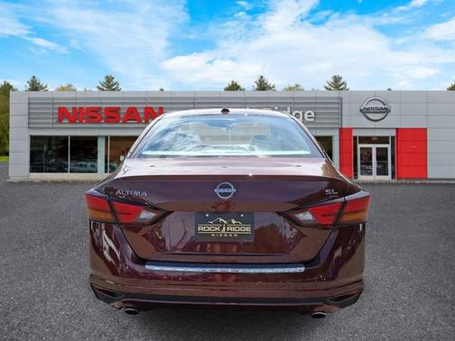 Garnet Pearl 2023 Nissan Altima 2.5 SL