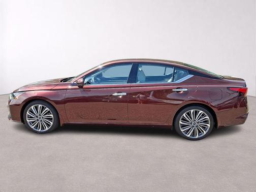 Garnet Pearl 2023 Nissan Altima 2.5 SL