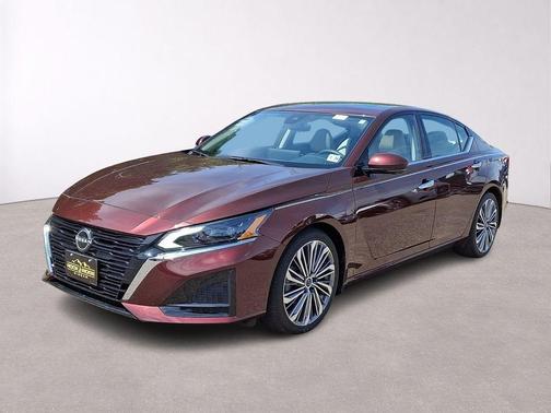 Garnet Pearl 2023 Nissan Altima 2.5 SL