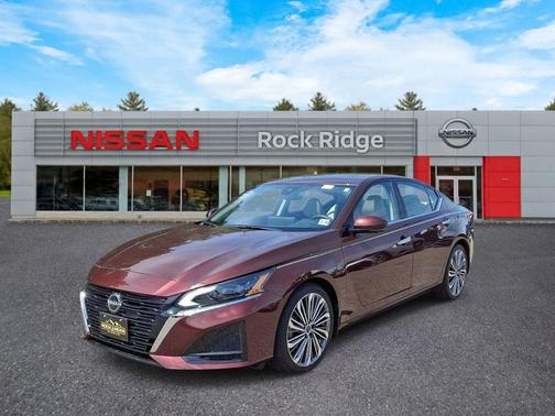 Garnet Pearl 2023 Nissan Altima 2.5 SL