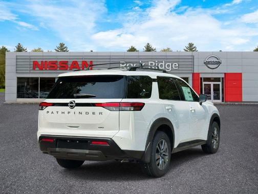 Everest White P 2026 Nissan Pathfinder SV