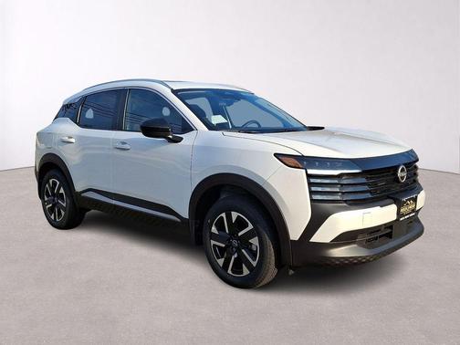 Aspen White Tri 2026 Nissan Kicks SV