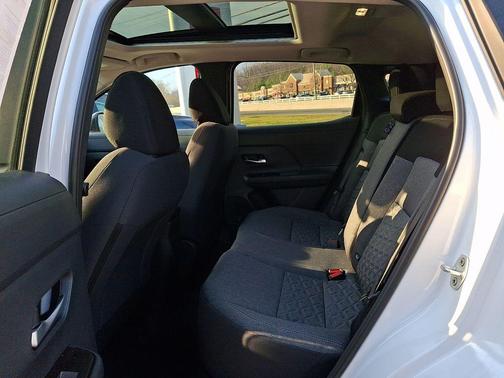 Aspen White Tri 2026 Nissan Kicks SV