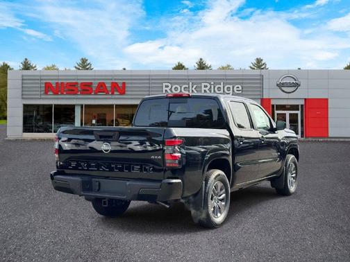 Super Black 2027 Nissan Frontier SV