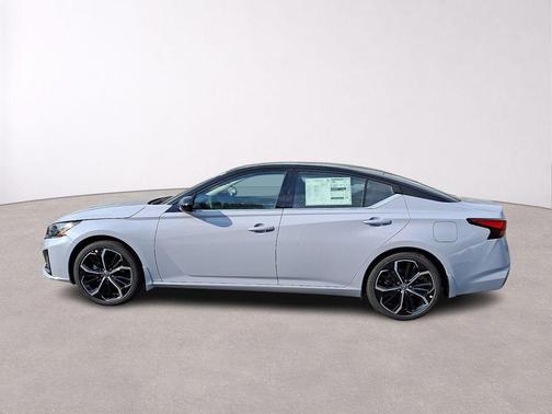 2t Gry Blk Roof 2026 Nissan Altima 2.5 SR