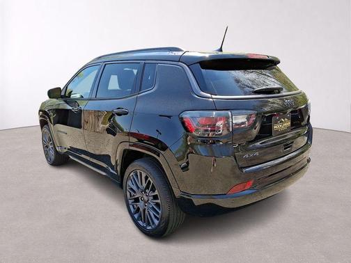 Diamond Black 2022 Jeep Compass Altitude
