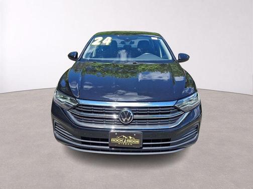 Deep Black Pearl Effect 2024 Volkswagen Jetta 1.5T S