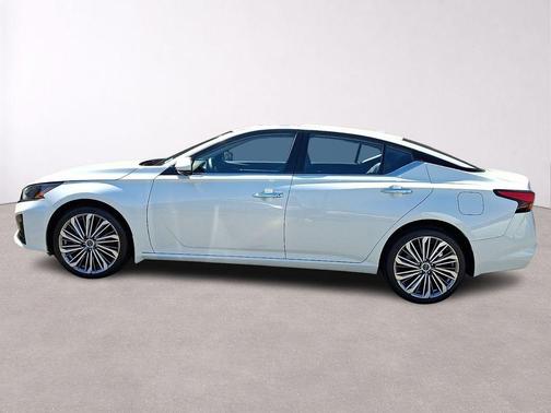 White 2024 Nissan Altima 2.5 SL