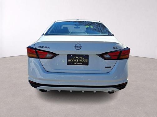 White 2024 Nissan Altima 2.5 SL
