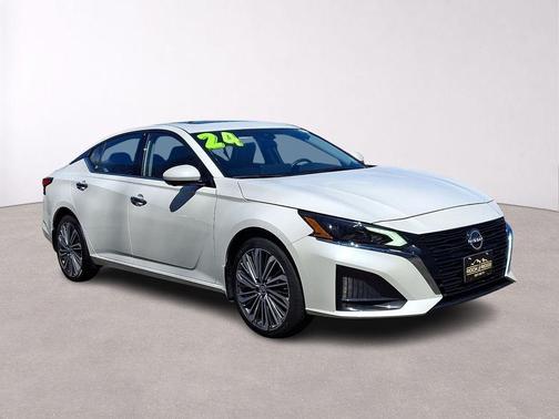 White 2024 Nissan Altima 2.5 SL