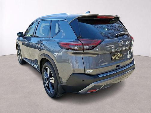 Gun Metallic 2022 Nissan Rogue SL