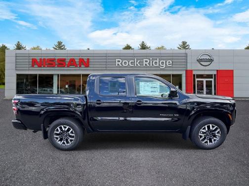 Super Black 2027 Nissan Frontier SV