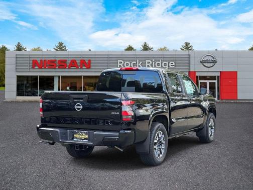 Super Black 2027 Nissan Frontier SV