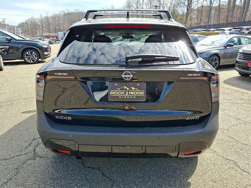 Super Black 2026 Nissan Kicks SV