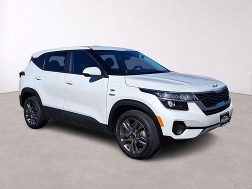 Snow White Pearl 2023 Kia Seltos LX