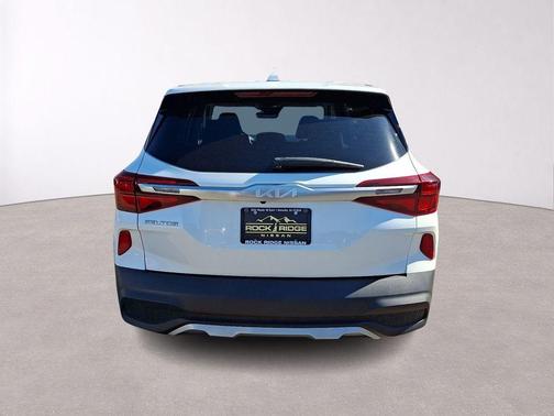 Snow White Pearl 2023 Kia Seltos LX