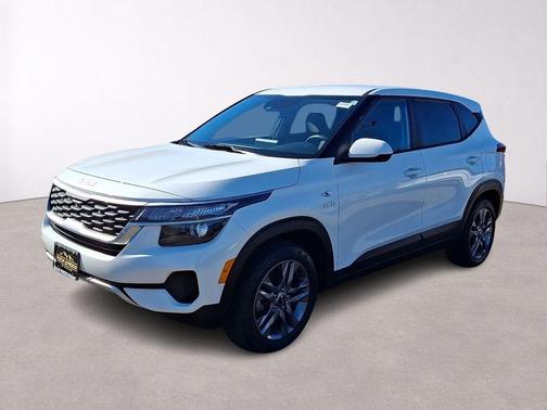 Snow White Pearl 2023 Kia Seltos LX