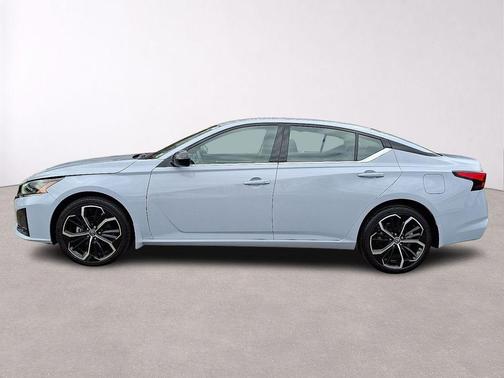 Gray Sky Pearl 2023 Nissan Altima 2.5 SR