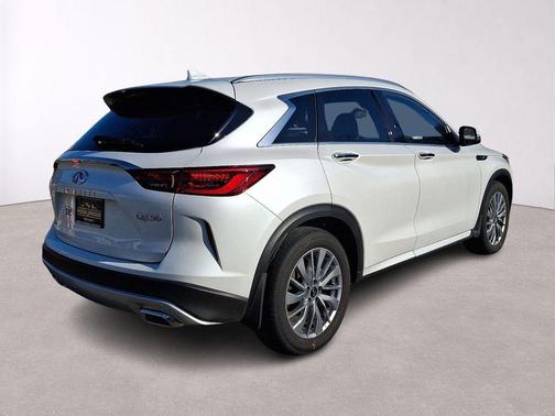 Radiant White 2025 INFINITI QX50 Luxe