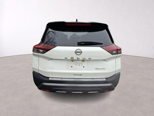 2 Tone White / Black Roof 2023 Nissan Rogue SL