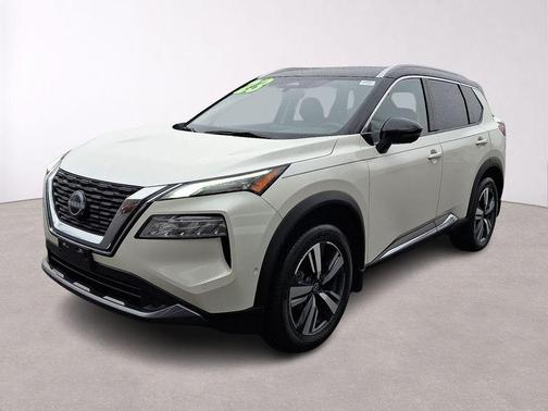 2 Tone White / Black Roof 2023 Nissan Rogue SL