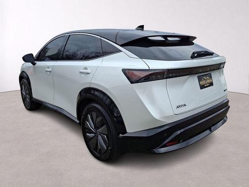 2t Wht Blk Roof 2024 Nissan ARIYA ENGAGE