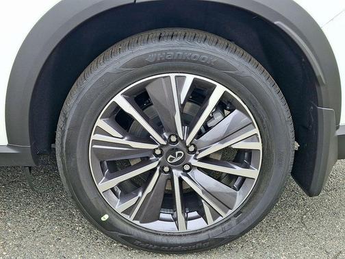 Radiant White 2026 INFINITI QX60 Luxe