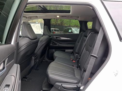 Radiant White 2026 INFINITI QX60 Luxe