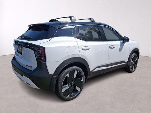 2t Wht Blk Roof 2026 Nissan Kicks SR