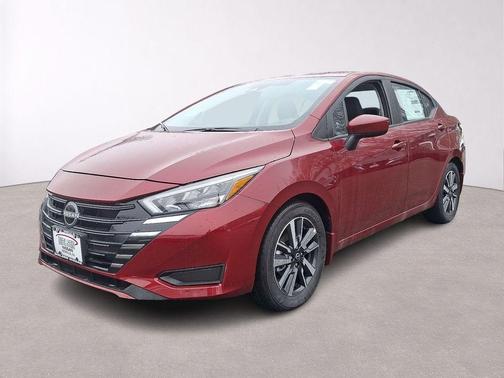 Scarlet Ember 2025 Nissan Versa 1.6 SV