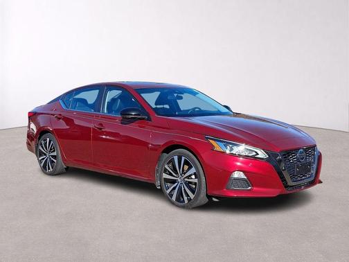 Scarlet Ember 2021 Nissan Altima 2.5 SR