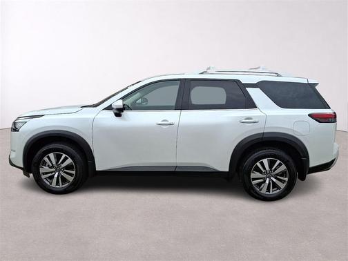 White Pearl 2025 Nissan Pathfinder SL