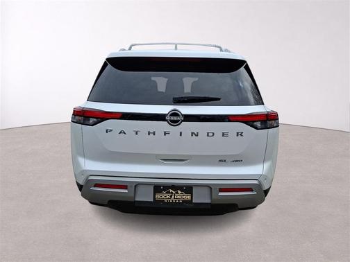 White Pearl 2025 Nissan Pathfinder SL