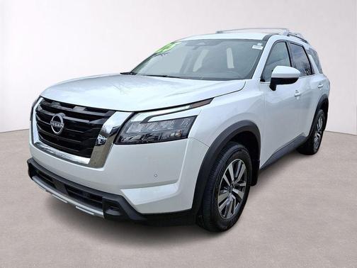 White Pearl 2025 Nissan Pathfinder SL