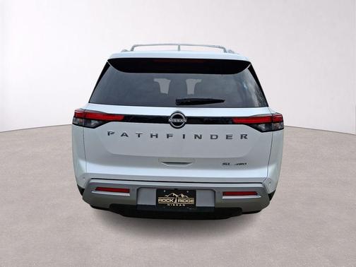 White Pearl 2025 Nissan Pathfinder SL