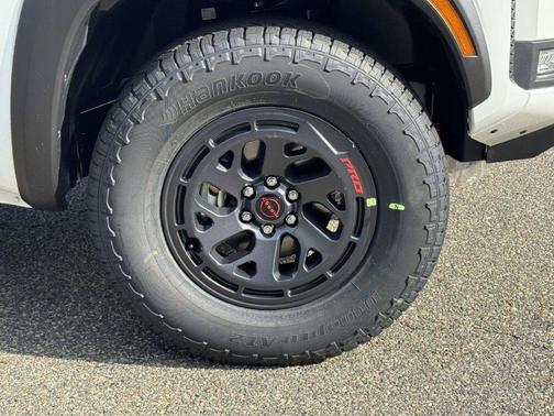 White 2027 Nissan Frontier PRO-4X