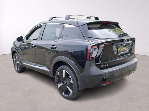 Super Black 2026 Nissan Kicks SR