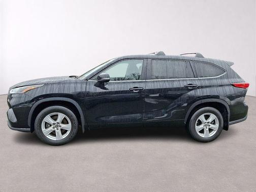 Midnight Black Metallic 2023 Toyota Highlander LE