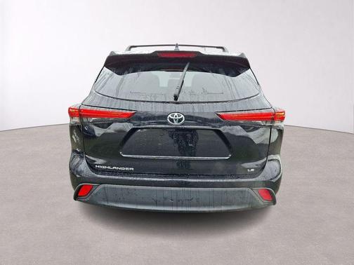 Midnight Black Metallic 2023 Toyota Highlander LE